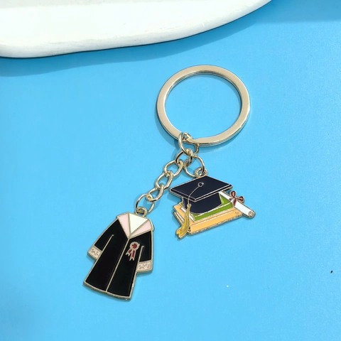 Porte-clés Mémorial de Remise des Diplômes en Alliage Émaillé Pendentif Toque et Toge Pour Étudiants 2025 2026 Cadeaux de Diplôme
