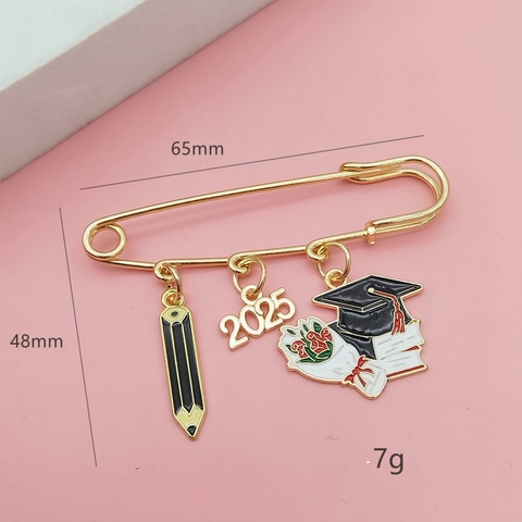 Spilla in Lega di Oro Smaltata per Diploma Con Ciondolo Anno 2025 2026 Matita Tocco Certificato Gioielli Regalo Studenti