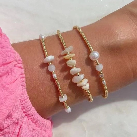 Ensemble de Bracelets Bohémiens en Perles de Riz Dorées Avec Perle d'Eau Douce et Coquille Bijoux Élastiques Faits à la Main