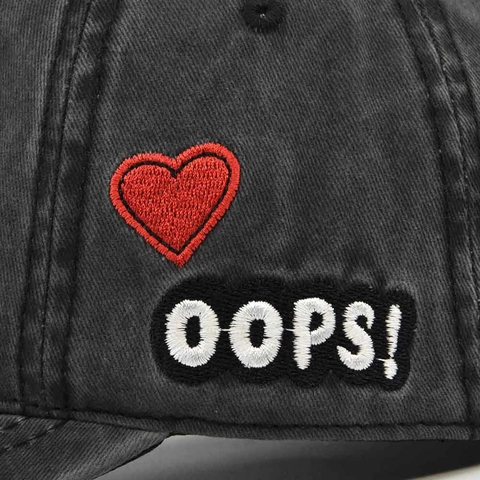 Berretto da Baseball in Cotone Lavato Vintage Ricamo a Cuore Patch OOPS Regolabile Distressed Dad Hat Parasole Visiera Curva