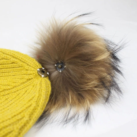 Women Winter Knitted Beanie Hat With Genuine Raccoon Fur Pom Pom Warm Ribbed Core-Spun Yarn Thick Skull Cap Soft Thermal Hat
