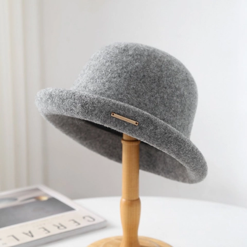 Elegant Wool Cloche Hat For Women Vintage Rolled Brim Bucket Hat Solid Color Warm Winter Top Hat With Metal Tag