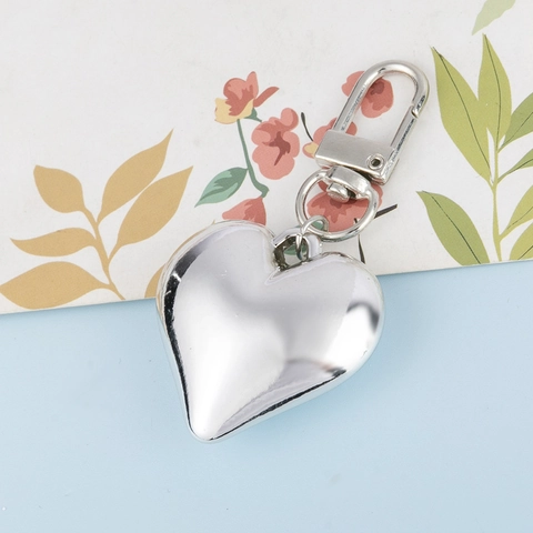 Portachiavi Minimalista a Forma di Cuore Argento Finitura a Specchio in Acrilico e Lega di Stagno Ciondolo per Borsa da Donna