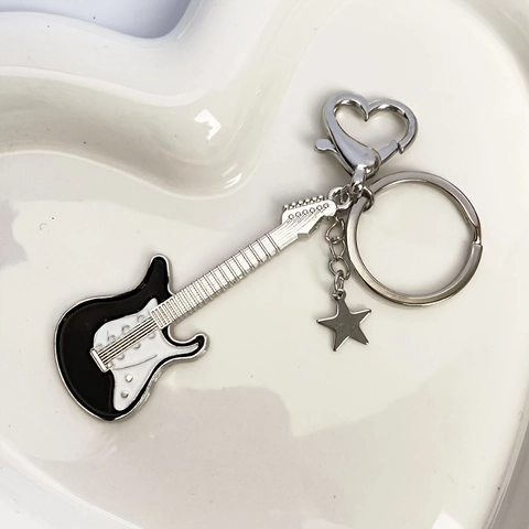Ins Subculture Style Electric Guitar Star Keychain Alloy Heart Buckle Bag Pendant Cool Women Girls Aesthetic Accessory