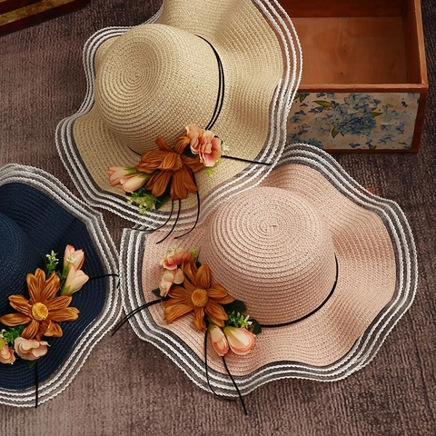 Women Wide Brim Straw Sun Hat With Sunflower Floral Decoration Lace Edge Wavy Summer Beach Travel Fashion Accessory
