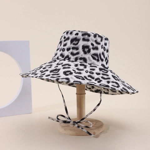 Women's Wide Brim Bucket Hat With Windproof Chin Strap Floral Leopard Heart Printed Sun Protection Summer Beach Cotton Cap