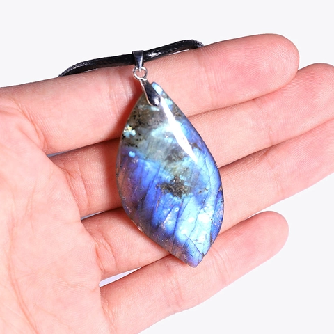 Natural Labradorite Leaf Shape Pendant Necklace For Women Blue Flash Stone Wax Rope Chain Handcrafted Gemstone Jewelry Gift