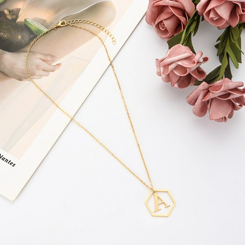 Minimalistische Koperen Zeshoek Initiële Brief Ketting Verguld Alfabet Hanger Voor Vrouwen Dagelijkse Mode Sieraden