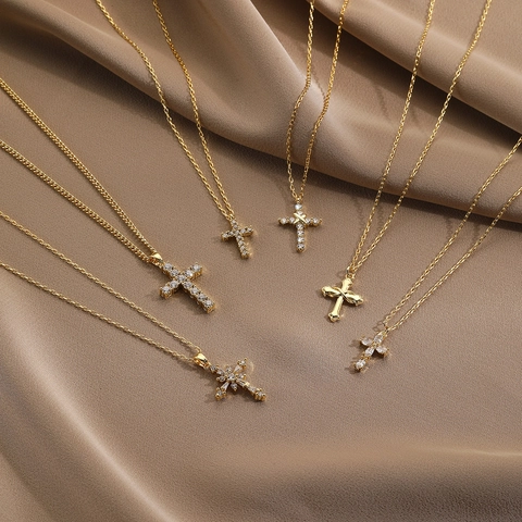 Collana con Pendente a Croce in Rame Placcato Oro 18k per Donna Elegante Zirconia Intarsiata Infinito Fiore Gioielli Religiosi