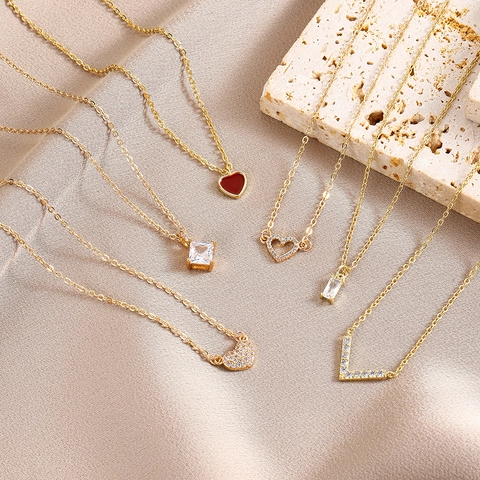 Collana con Pendente a Cuore in Zirconia Rame Placcato Oro per Donna Girocollo Geometrico Quadrato a Forma di V Gioielli Regalo