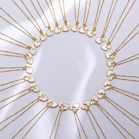 18K Vergulde Koperen Hart Ketting Met Witte Kunstparelmoer Beginletter Dubbel Hart Hanger Kogelketting Dames Sieraden