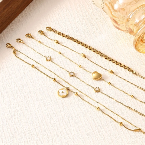 Elegante Bracciale in Acciaio Inossidabile Placcato Oro 18K per Donna Ciondolo Cuore Trifoglio Stella Catena Regolabile