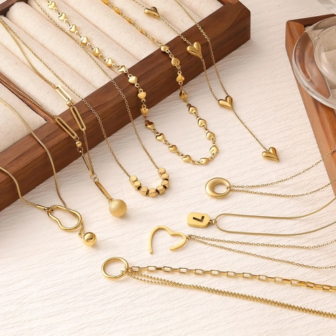 Collana in Acciaio Inossidabile Placcato Oro 18K per Donna Pendente Minimalista a Cuore Geometrico Lariat Gioielli di Moda