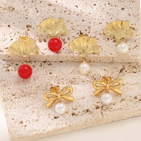 Orecchini a Bottone a Forma di Foglia di Ginkgo e Fiocco Placcati Oro 18K in Acciaio Inossidabile Con Perla Artificial Gioielli Donna
