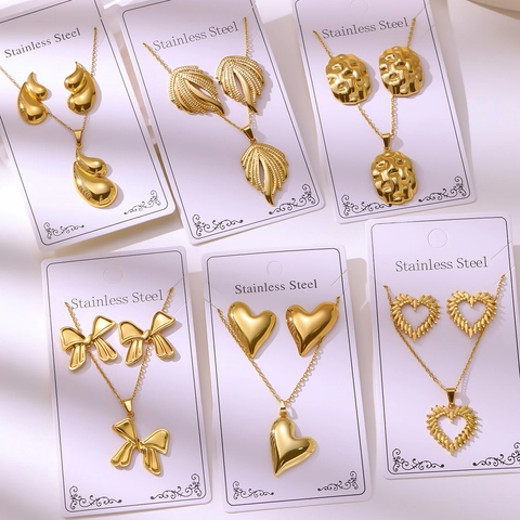 Set di Gioielli in Acciaio Inossidabile Placcato Oro 18K per Donna Vintage Stella Marina Cuore Fiore Pendente Collana e Orecchini a Bottone Set Gioielli Moda