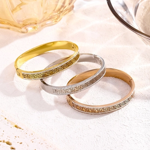 Vintage Titanium Steel Greek Key Bangle For Women Luxury Rhinestone Inlaid Waterproof Non-fading Meander Pattern Jewelry Gift