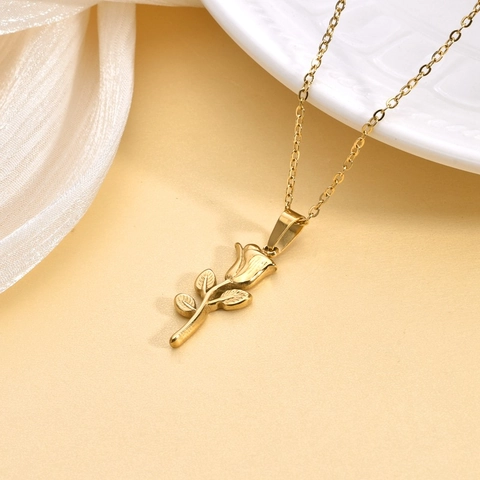 Vintage Rose Pendant Necklace Stainless Steel Gold Plated Elegant Floral Chain Necklace For Women Jewelry Decoration Gift