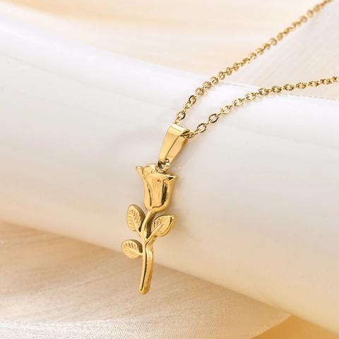 Vintage Rose Pendant Necklace Stainless Steel Gold Plated Elegant Floral Chain Necklace For Women Jewelry Decoration Gift