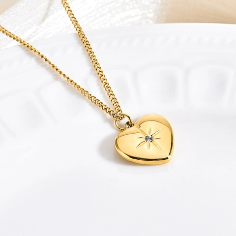Collana Con Pendente a Cuore In Acciaio Inossidabile Placcato Oro 18K Stella a Otto Punte Zirconia Girocollo Donna