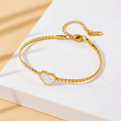 Retro 18K Gold Plated Titanium Steel Curb Chain Bracelet For Women With White Shell Heart Pendant Elegant Snake Chain Jewelry
