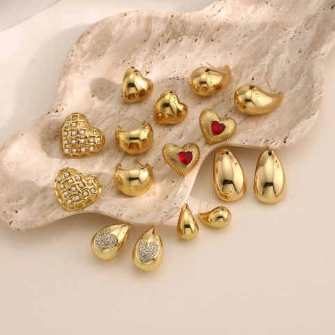 Pendientes de Botón Rechonchos de Acero Inoxidable Chapado en Oro para Mujer Joyería de Circonita y Perlas Artificiales con Forma de Gota de Agua Hueca y Corazón Retro