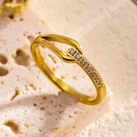 Bague Ajourée Géométrique en Acier Titane à la Mode pour Femmes Bague Goutte d'Eau Incrustée de Zircone Bijoux Minimalistes