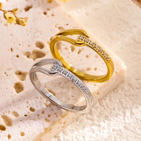 Bague Ajourée Géométrique en Acier Titane à la Mode pour Femmes Bague Goutte d'Eau Incrustée de Zircone Bijoux Minimalistes