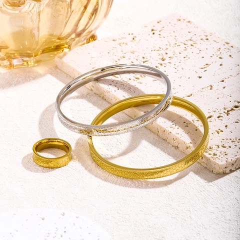 Jonc Et Bague Modernes En Acier Titane Plaqué Or 18K Avec Texture Écailles De Poisson Motif En Relief Bijoux De Mode