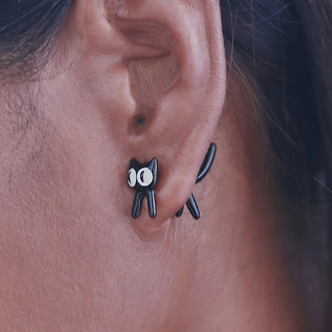 Pendientes de Botón de Acero Inoxidable con Gato 3D Dibujos Animados Diseño Dividido Delantero Trasero Animal Lindo Negro Blanco Esmalte Joyería