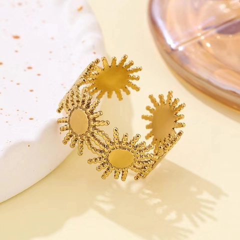 French Retro 18K Gold Plated Stainless Steel Sunflower Open Ring Adjustable Geometric Floral Finger Ring For Women Elegant Jewelry