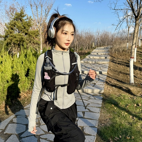 Lightweight Breathable Outdoor Running Hydration Vest Backpack For Men Women Reflective Mesh Sport Cycling Hiking Vest With Multiple Pockets