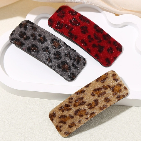 Leopard Print Faux Fur Rectangular Snap Hair Clips For Women Fashion Winter Warm Plush Hair Accessories Animal Pattern Side Clips