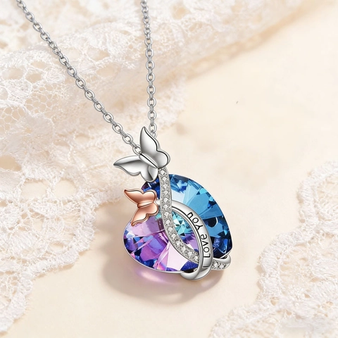 Collana con Pendente a Forma di Cuore in Lega Romantica con Cristallo di Vetro Sfumato Viola Rosa Farfalla Love You Incisa per Donna Regalo