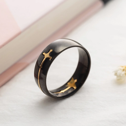 Anello a Croce in Acciaio Inossidabile Vintage da Uomo Nero Oro Finitura Spazzolata Anello a Fascia Cristiano Religioso Gioielli