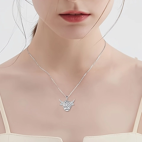 Collar con Colgante de Vaca de las Tierras Altas Escocesas para Mujer Aleación Minimalista Cabeza de Vaca Oro Plata Rosa