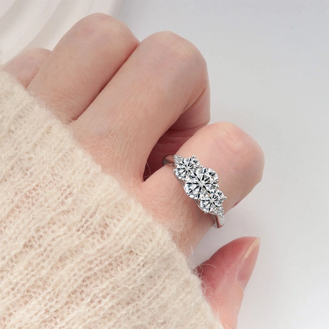 Elegante Anello in Argento Sterling 925 per Donna Con Moissanite Zirconia da 2 Carati Ovale Tondo Tre Pietre Fidanzamento Matrimonio