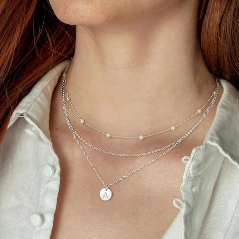 Mode Collier Initiale en Cuivre Multicouche Plaqué Or Argent Pendentif Lettre Pièce Ronde Avec Charme de Künstliche Perle Bijoux de Tous les Jours Femmes