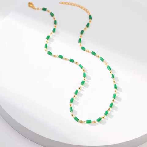 Collier Bohème en Perles de Verre Vert Géométrique Perles Cylindriques Chaîne en Cuivre Plaquée Or Bijoux Minimalistes Cadeau Femme