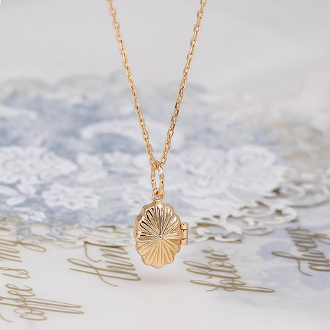 French Retro S925 Sterling Silver 14K Gold Plated Prehnite Locket Pendant Necklace For Women Oval Sunray Pattern Openable Jewelry