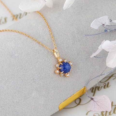 Collana con Ciondolo in Argento Sterling 925 Placcato Oro 14K Zaffiro Stellato Sintetico Perla Artificial Fiocco di Neve Vintage Natale Donna