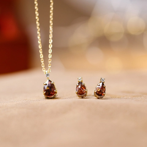 925 Sterling Silver Garnet Jewelry Set Elegant Waterdrop Red Stone Pendant Necklace Earrings For Women Birthday Gift