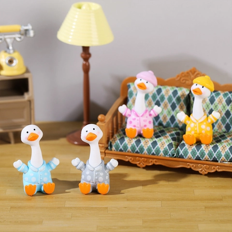 Cute Duck Figurine Resin Polka Dot Pajamas Miniature Desktop Ornament Home Car Interior Decoration Cartoon Animal Statues