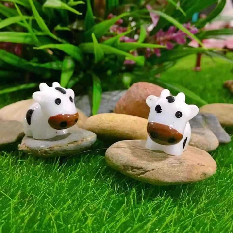 Mini Resin Cow Figurines Micro Landscape Ornament For Fairy Garden Bonsai Decoration Cartoon Spotted Cow Statue Home Decor