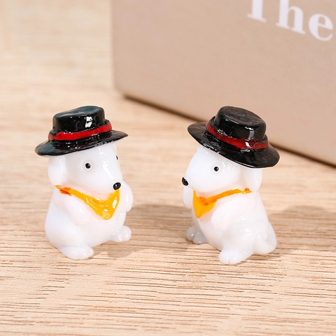 Mini Weißer Hund Harzfigur Mit Schwarzem Hut Gelbem Schal Cartoon Mikro Landschaft Bonsai Schreibtisch Dekofigur Geschenk