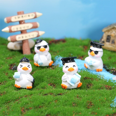 Mini Resin Graduation Duck Figurines Micro Landscape Ornament Cute Duck With Graduation Cap Sunglasses For Desktop Decoration