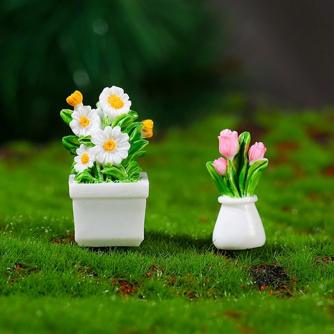 Miniature Resin Potted Plant Dollhouse Decoration Modern Minimalist Daisy Tulip Floral Ornament Desktop Accent Home Decor