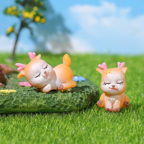 Cute Resin Miniature Deer Figurines Cartoon Fawn Statues With Heart Antlers For Desktop Home Office Garden Micro Landscape Ornament