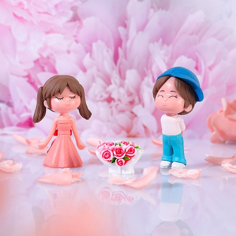 Süße Cartoon Paar Figuren Mikro Landschaft Ornamente Harz Junge Mädchen Puppen Auto Schreibtisch Dekoration Valentinstag Geschenk