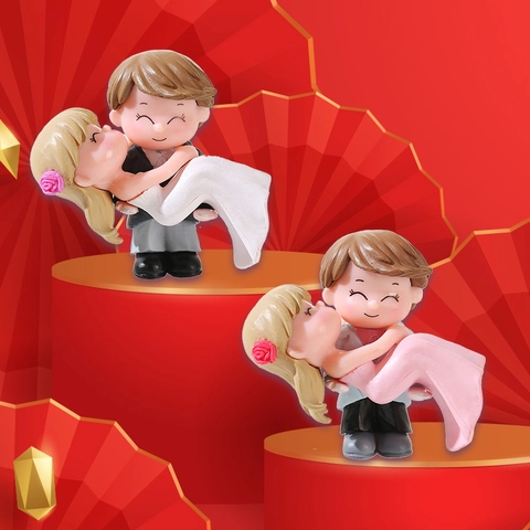 Figurine Romantiche di Coppia Sposo che Porta la Sposa Topper per Torta Nuziale in Resina Decorazioni Micro Paesaggio