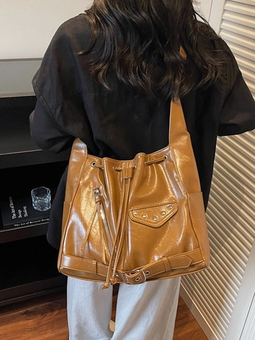 Borsa a Secchiello in Pelle PU di Grande Capacità Vintage per Donna Stile Motociclista Rivetti Coulisse Borsa a Tracolla Tote